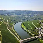 Bernkasteler Moselpanorama דירה