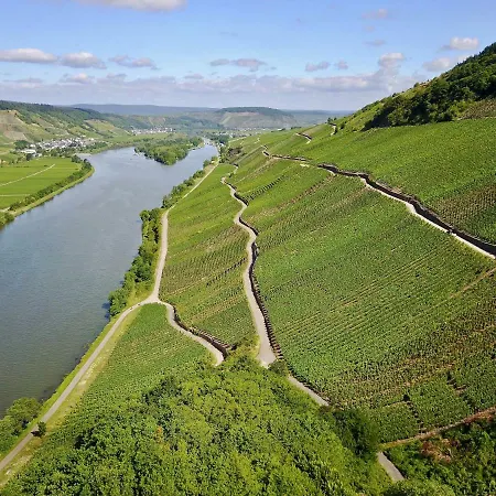Bernkasteler Moselpanorama * Bernkastel-Kues